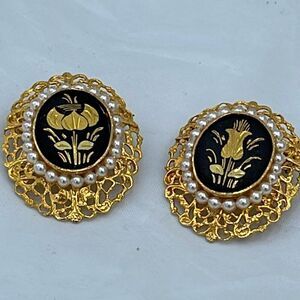 Set of 2 vintage Damask style seed pearl filigree brooches.
